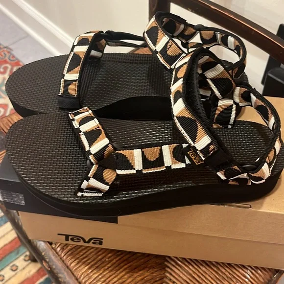 New In Box Teva Midform Universal Sandals - Picture 8 of 12
